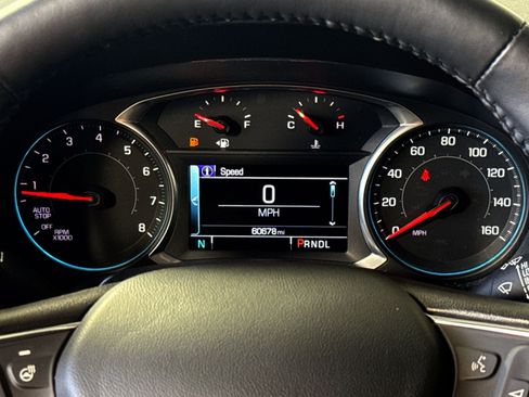 Used 2018 Chevrolet Equinox Premier FWD image 17