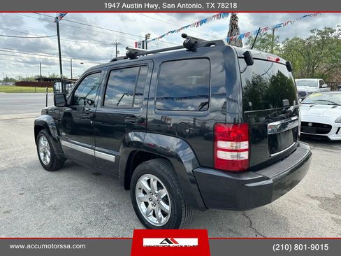 Used 2012 Jeep Liberty Sport image 7