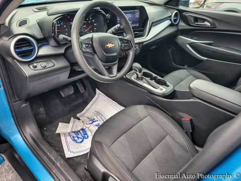 Certified 2025 Chevrolet Trax LS w/ LS Convenience Package image 9