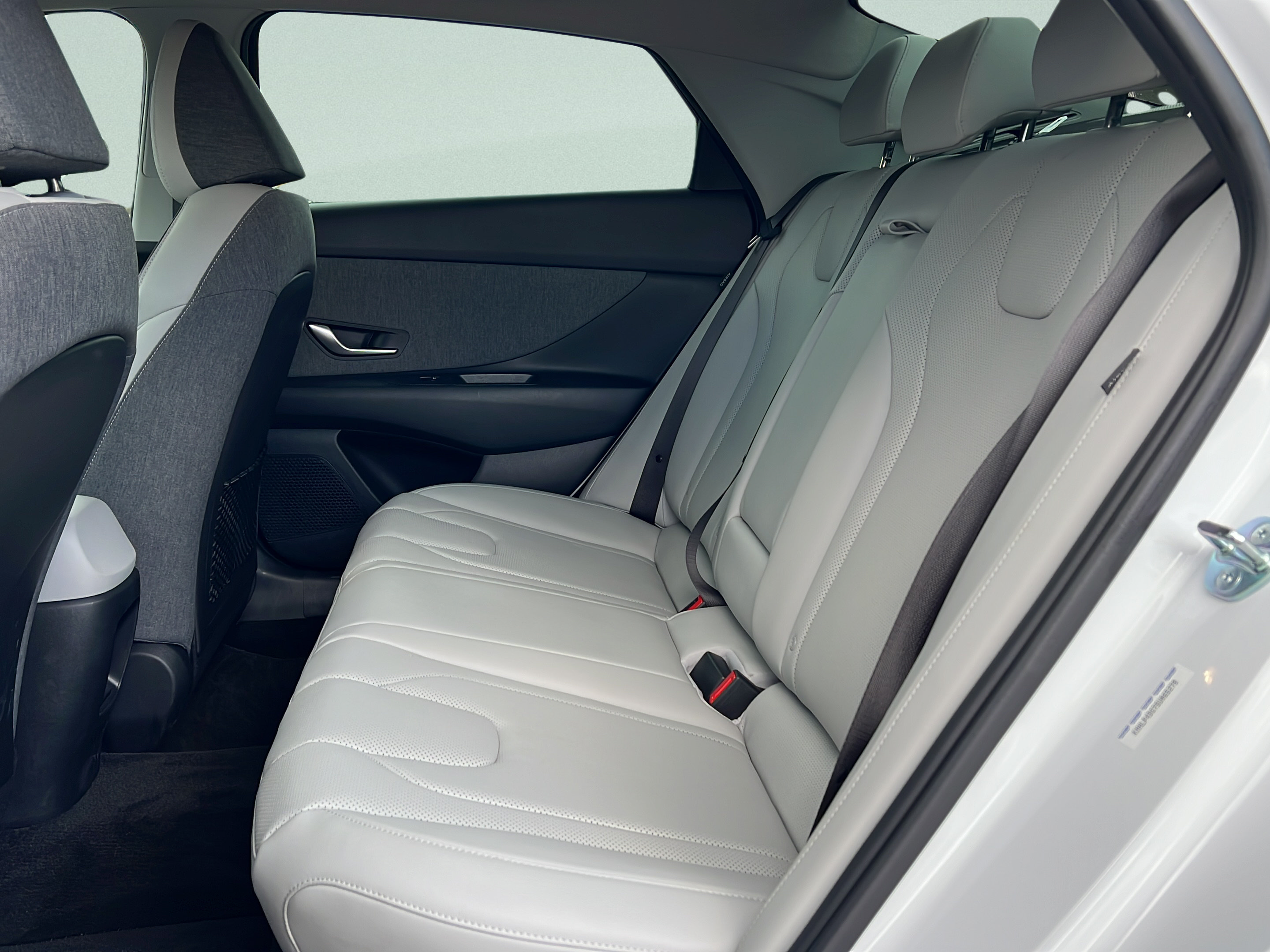 Certified 2025 Hyundai Elantra Limited FWD image 15