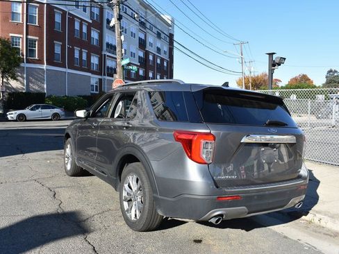 Used 2024 Ford Explorer Limited image 8