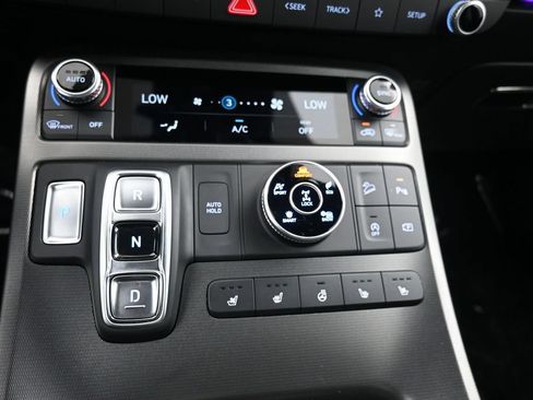 Certified 2025 Hyundai Palisade Calligraphy AWD/4WD image 17