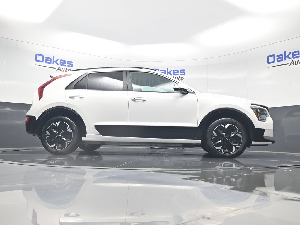 Certified 2024 Kia Niro Wind w/ Wind Preserve Package FWD image 46