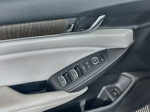 Used 2018 Honda Accord EX image 15