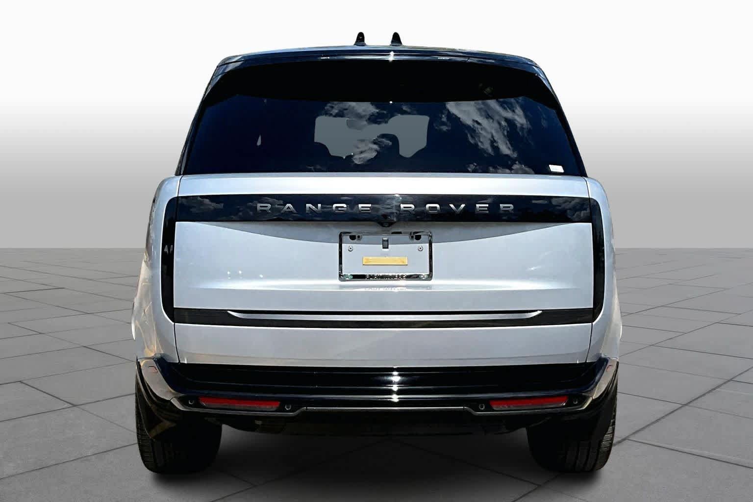 Used 2025 Land Rover Range Rover SE AWD/4WD image 8