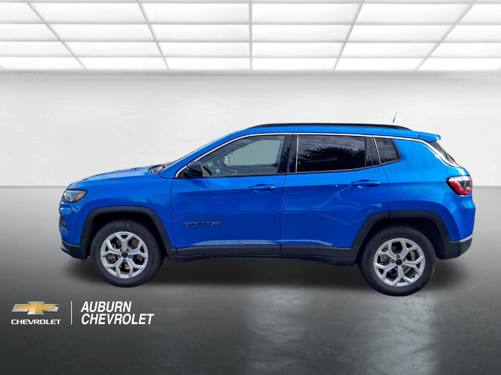 Used 2025 Jeep Compass Latitude AWD/4WD image 2