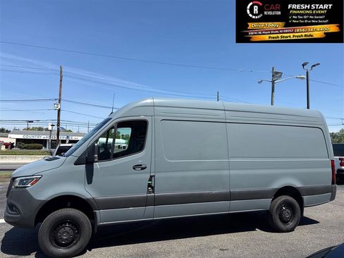 Used 2024 Mercedes-Benz Sprinter 2500 image 29