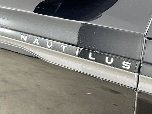 Used 2024 Lincoln Nautilus Reserve w/ Equipment Group 203A AWD/4WD image 13