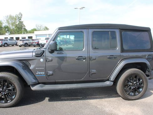 Used 2023 Jeep Wrangler Unlimited Sahara w/ Cold Weather Group AWD/4WD image 6