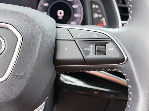 Used 2019 Audi Q8 Premium image 22