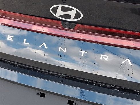 New 2025 Hyundai Elantra SEL image 6