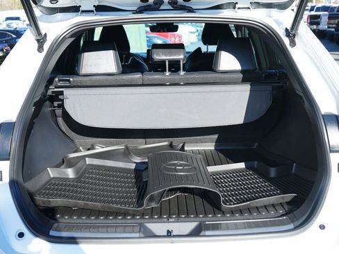 Used 2023 Toyota Venza XLE image 9