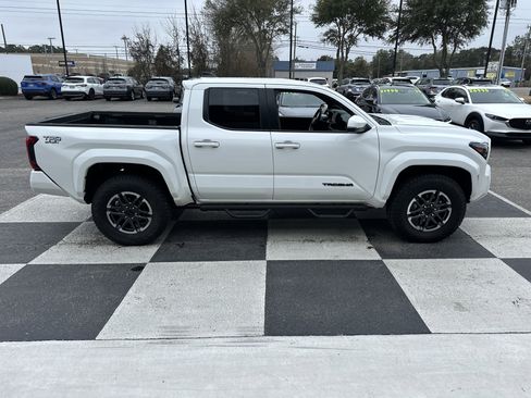 Used 2024 Toyota Tacoma TRD Sport w/ TRD Sport Upgrade Package image 3