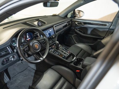 Certified 2024 Porsche Macan AWD/4WD image 4