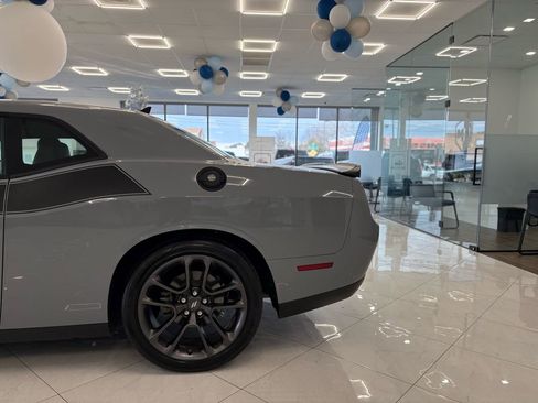 Used 2022 Dodge Challenger R/T w/ T/A Package image 7