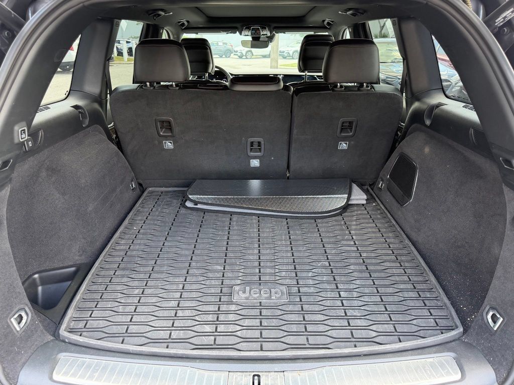 Used 2023 Jeep Grand Cherokee Summit AWD/4WD image 7