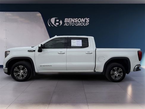 Used 2025 GMC Sierra 1500 SLT image 2