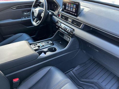 New 2025 Honda Pilot Touring image 14