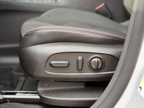 Certified 2022 Chevrolet Equinox RS w/ Infotainment Package image 15