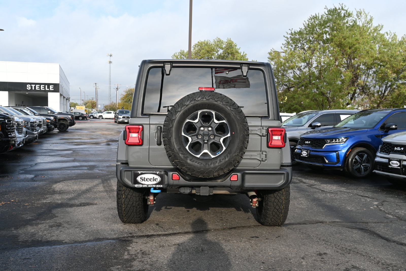 Used 2022 Jeep Wrangler Unlimited Rubicon 4xe w/ Cold Weather Group AWD/4WD image 6