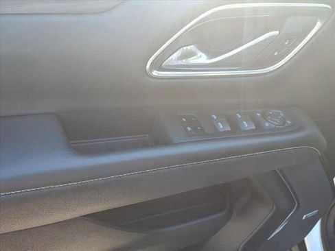 Used 2023 GMC Yukon SLT w/ SLT Luxury Package image 24