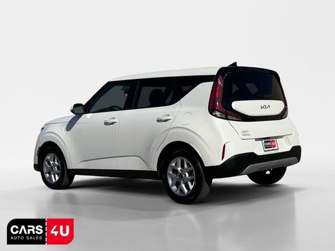 Used 2025 Kia Soul LX w/ LX Technology Package FWD image 5