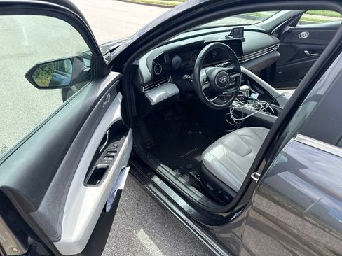Used 2023 Hyundai Elantra Limited FWD image 5