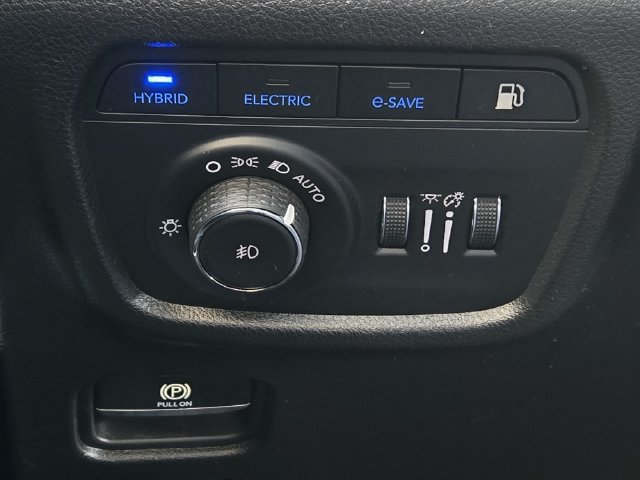 Certified 2023 Jeep Grand Cherokee Trailhawk w/ Luxury Tech Group III AWD/4WD image 24