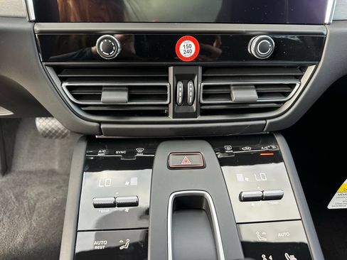 Used 2026 Porsche Macan S AWD/4WD image 26