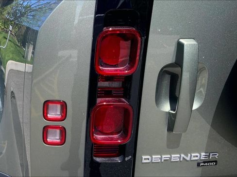 Used 2023 Land Rover Defender 110 SE AWD/4WD image 28