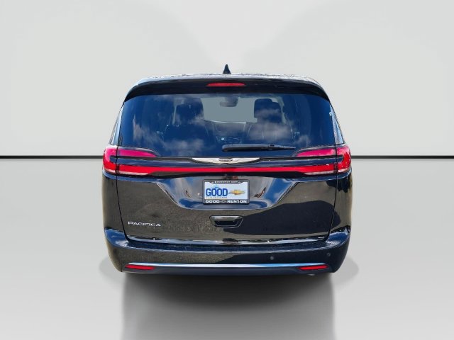 Used 2024 Chrysler Pacifica Touring-L FWD image 4