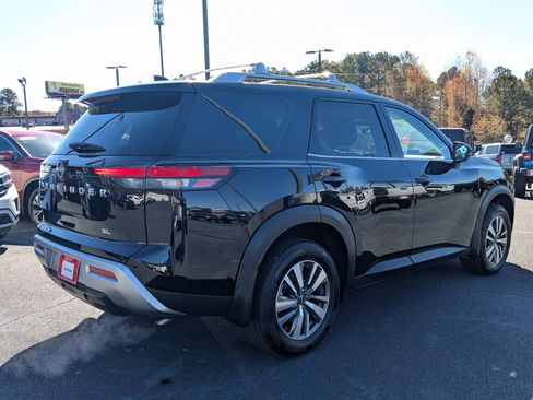 Used 2025 Nissan Pathfinder SL image 5