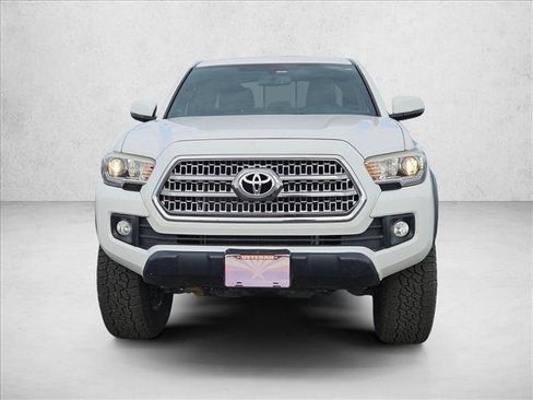 Used 2017 Toyota Tacoma TRD Off-Road AWD/4WD image 2