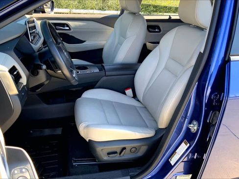 Used 2021 Nissan Rogue SV w/ Premium Package image 7