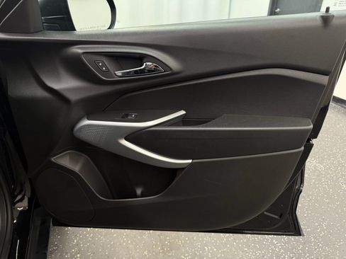 Used 2025 Chevrolet Trax LS image 7