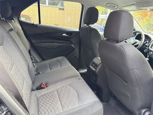 Used 2018 Chevrolet Equinox LT image 23