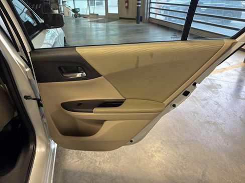 Used 2017 Honda Accord LX image 28