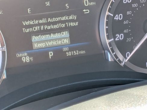 Used 2024 Toyota Highlander LE FWD image 17