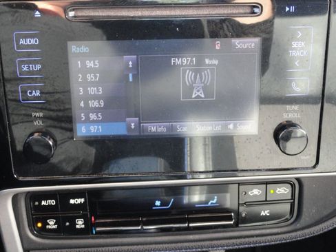 Used 2017 Toyota Corolla SE image 13