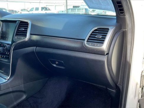 Used 2017 Jeep Grand Cherokee Altitude image 16