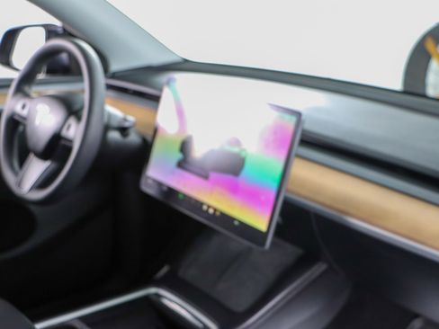 Used 2024 Tesla Model Y Long Range image 23