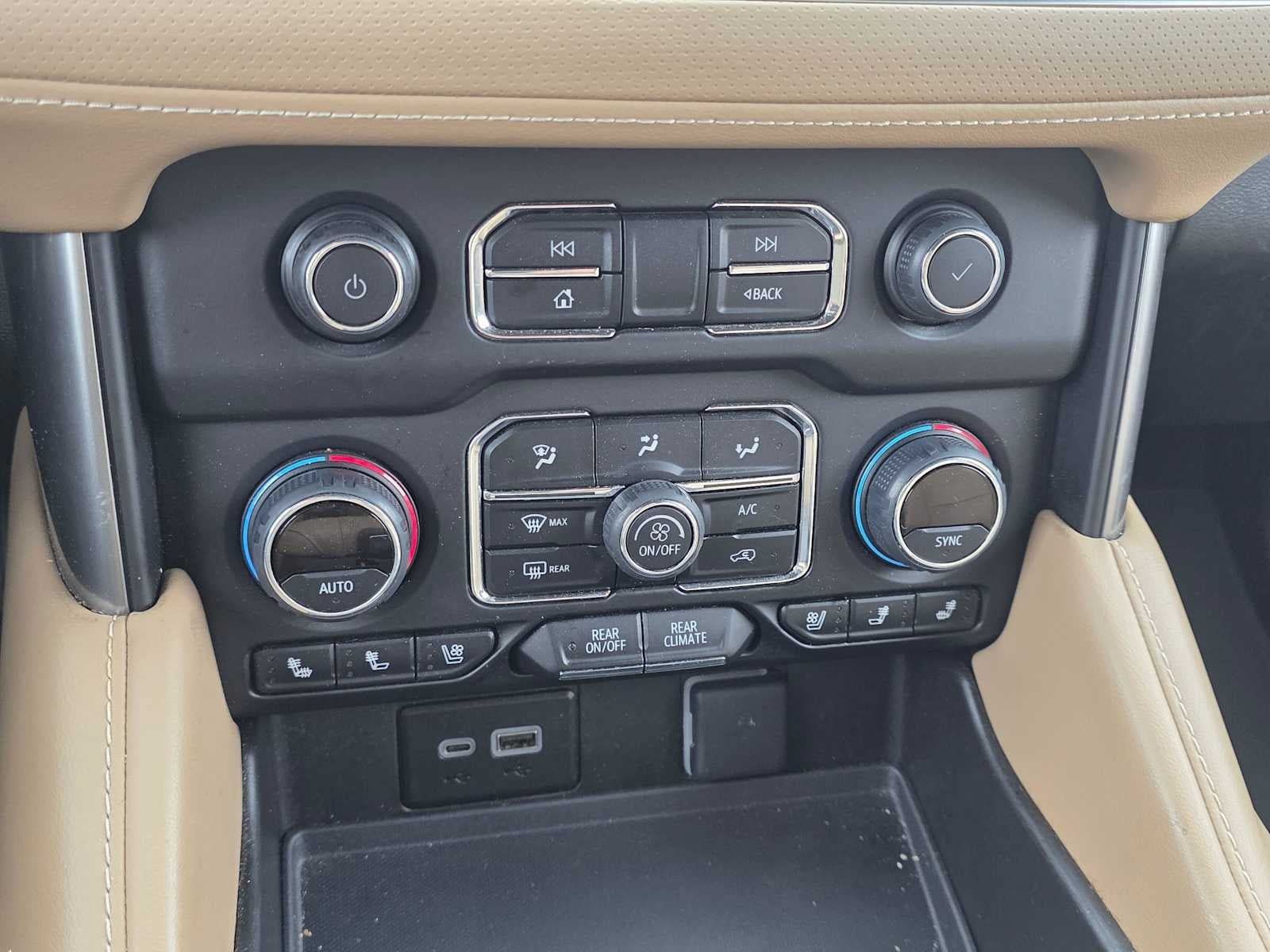 Certified 2024 Chevrolet Suburban Premier AWD/4WD image 29