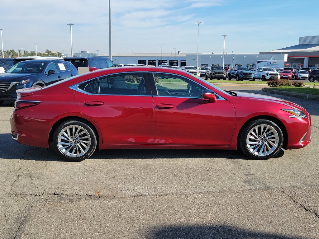 Used 2023 Lexus ES 300h w/ Accessory Package (Z2) FWD image 6