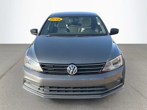 Used 2016 Volkswagen Jetta Sport FWD image 9
