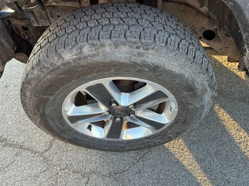 Used 2019 Jeep Wrangler Unlimited Sahara AWD/4WD image 8