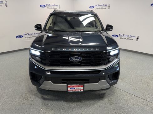 Used 2025 Ford Expedition Max Platinum w/ Driver's Package AWD/4WD image 2