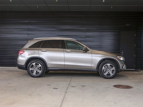 Used 2020 Mercedes-Benz GLC 300 image 8