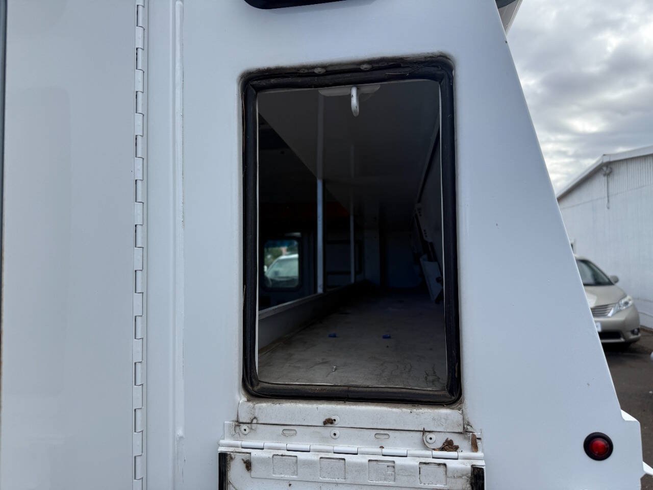Used 2017 Ford E-350 and Econoline 350 Super Duty RWD image 10