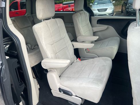 Used 2013 Dodge Grand Caravan SE image 15