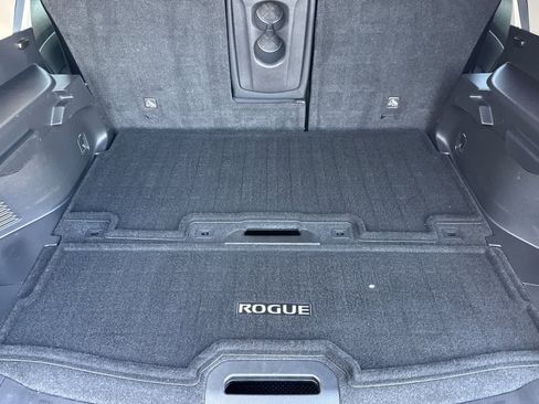 Used 2017 Nissan Rogue SV image 16